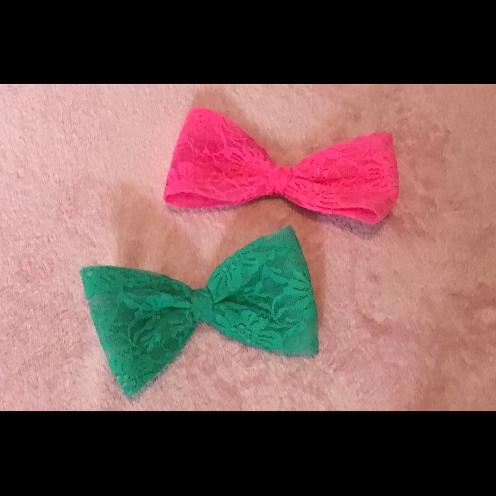 2 lace bows